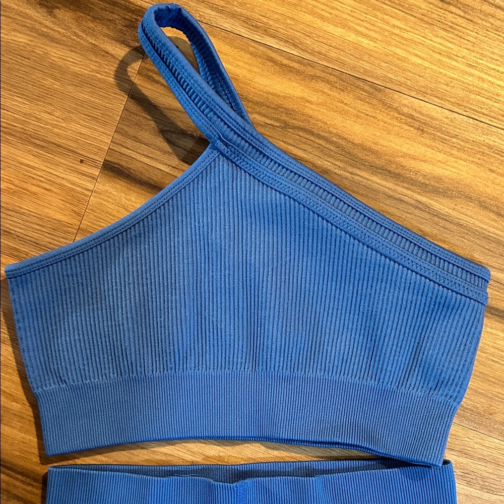 Vibrant Blue Workout Set - Picture 4 of 5